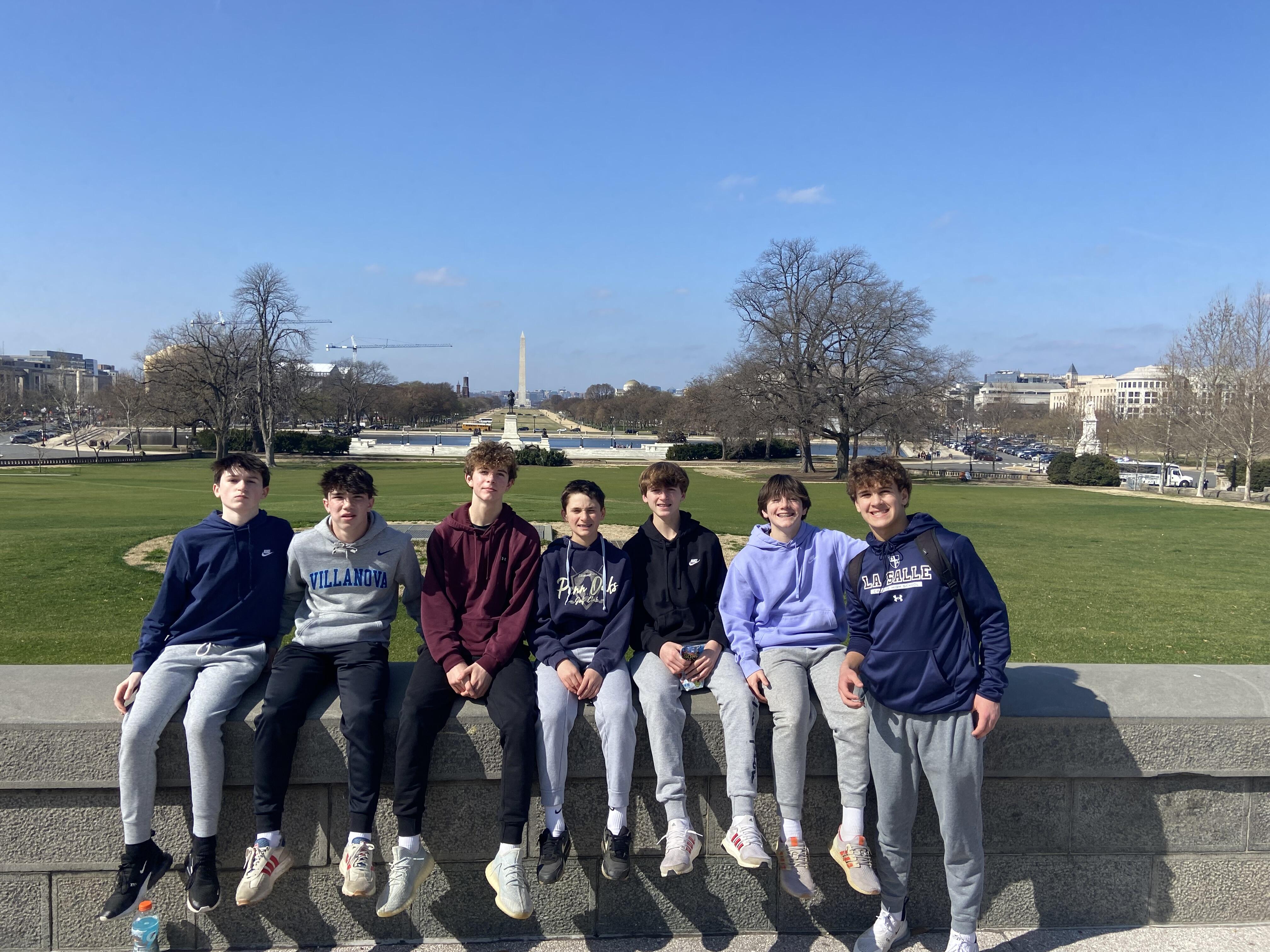 Students in front of Washington Monument